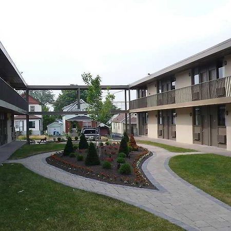 Niagara Plaza Hotel By Fairbridge Exteriör bild