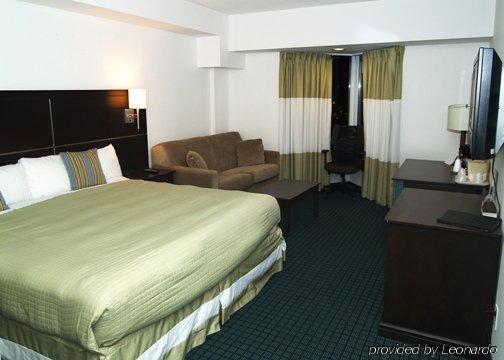 Niagara Plaza Hotel By Fairbridge Rum bild