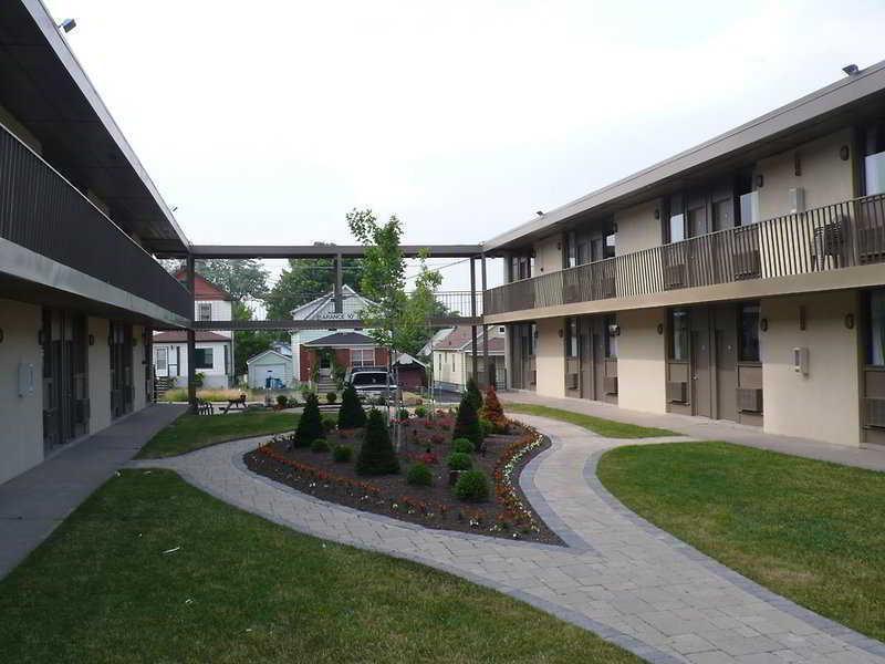Niagara Plaza Hotel By Fairbridge Exteriör bild